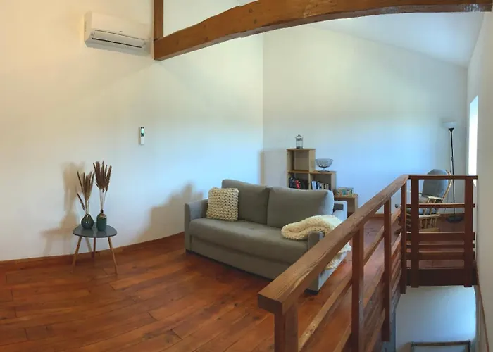 アパート Flat Rousson